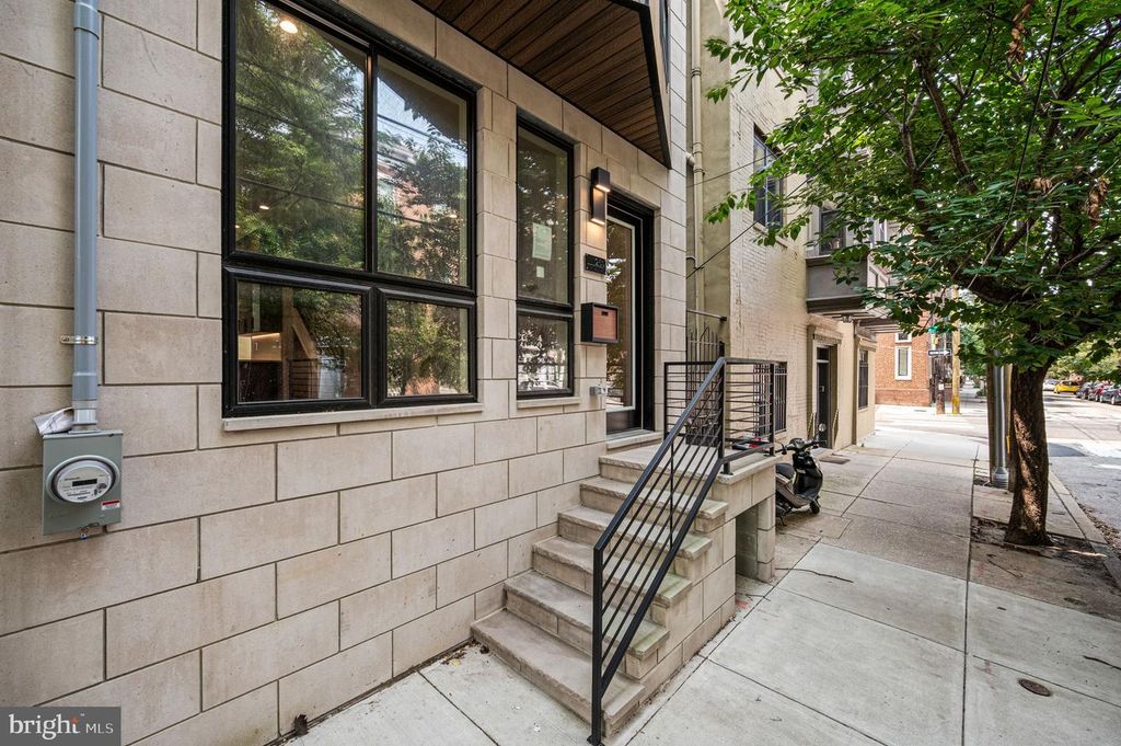 250 MONROE ST, PHILADELPHIA, PA 19147 — photo 3