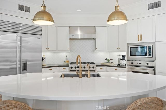 4 Turtle Bay Drive, Newport Beach, CA 92660