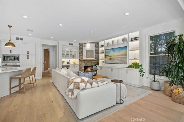 4 Turtle Bay Drive, Newport Beach, CA 92660