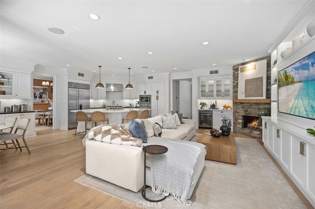 4 Turtle Bay Drive, Newport Beach, CA 92660