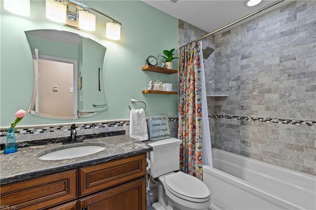 816 Woodcott DR, Chesapeake, VA 23322