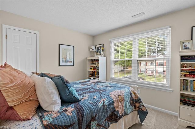 816 Woodcott DR, Chesapeake, VA 23322