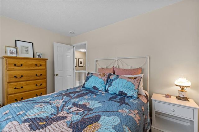 816 Woodcott DR, Chesapeake, VA 23322
