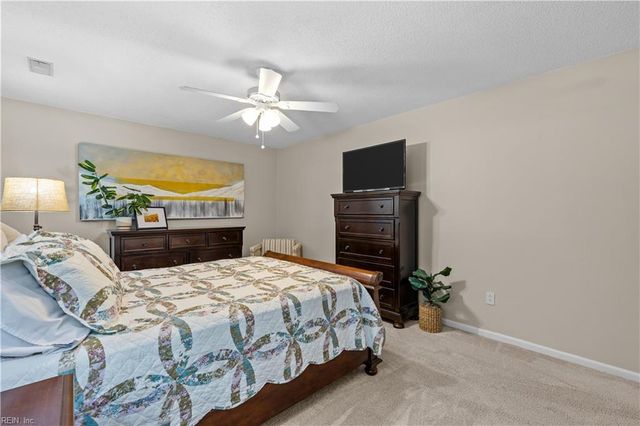 816 Woodcott DR, Chesapeake, VA 23322