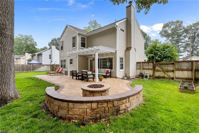 816 Woodcott DR, Chesapeake, VA 23322