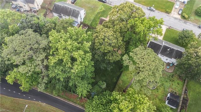 816 Woodcott DR, Chesapeake, VA 23322