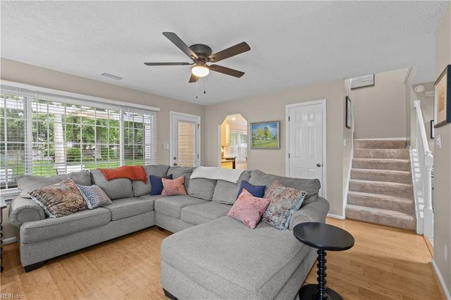 816 Woodcott DR, Chesapeake, VA 23322