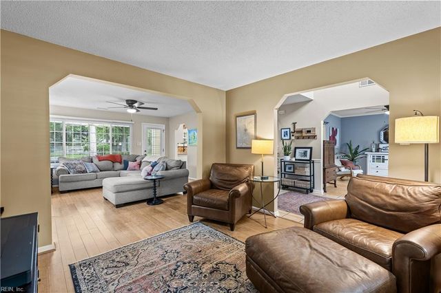 816 Woodcott DR, Chesapeake, VA 23322