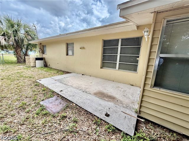 706 E 3rd ST, Lehigh Acres, FL 33936