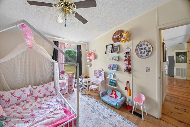 1504 E Saluda Lake Road, Greenville, SC 29611