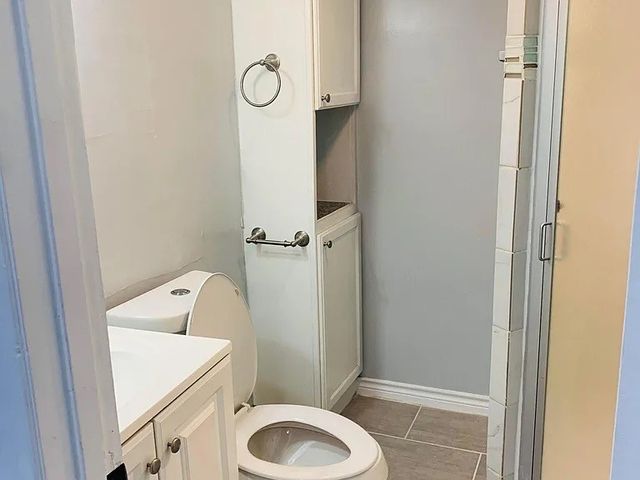 240 Rolling Hills Place, Lancaster, TX 75146