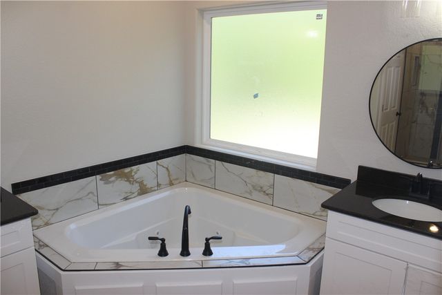8 Whitstable Drive, Bella Vista, AR 72714