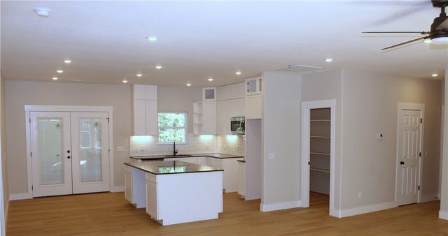 8 Whitstable Drive, Bella Vista, AR 72714