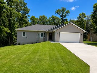 8 Whitstable Drive, Bella Vista, AR 72714
