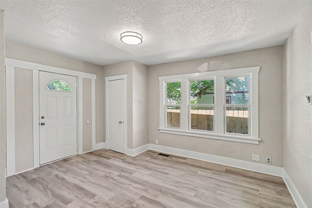 702 Fenimore Drive, Kalamazoo, MI 49048