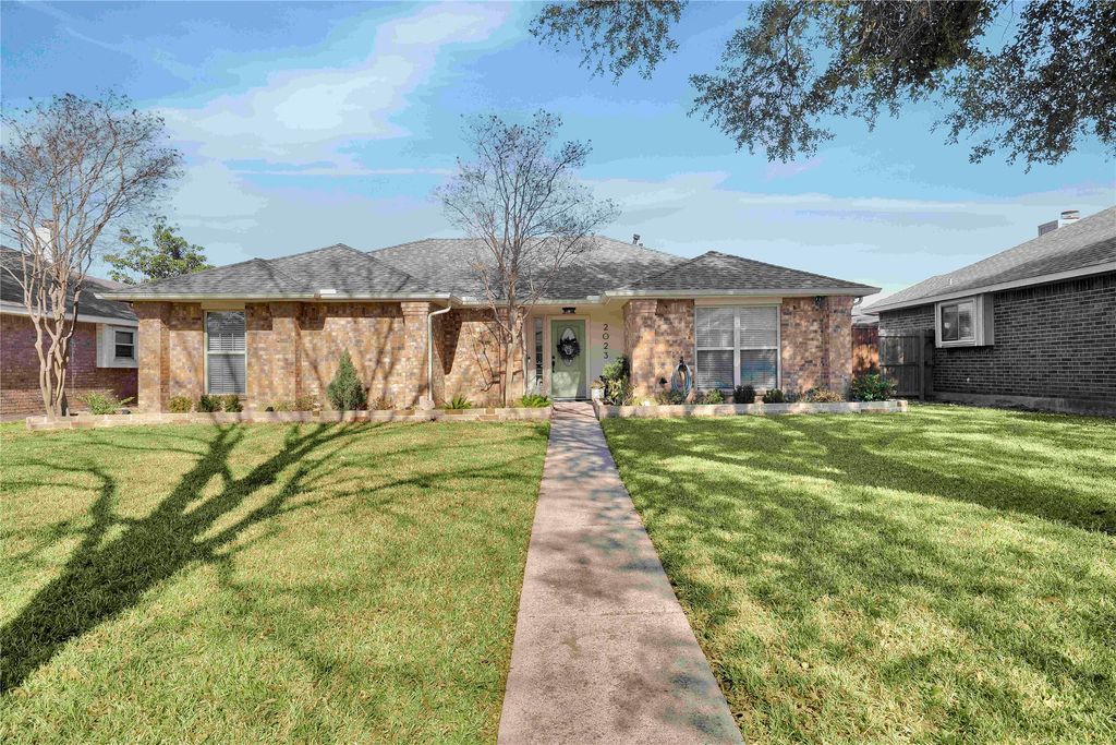 2023 Clearwater Trail, Carrollton, TX 75010