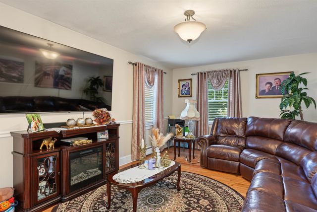 97 King Street, Nashua, NH 03060