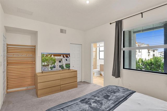 10437 NW 82nd St 5, Doral, FL 33178