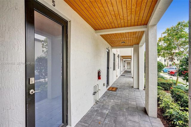 10437 NW 82nd St 5, Doral, FL 33178