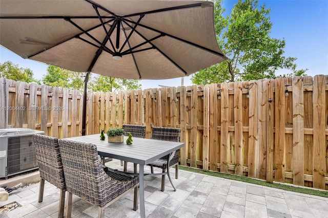 10437 NW 82nd St 5, Doral, FL 33178