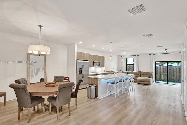 10437 NW 82nd St 5, Doral, FL 33178