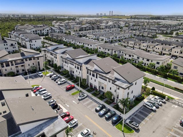 10437 NW 82nd St 5, Doral, FL 33178