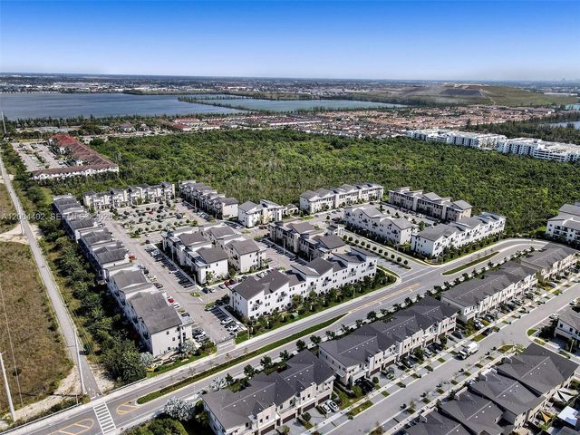 10437 NW 82nd St 5, Doral, FL 33178