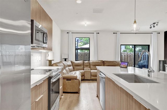 10437 NW 82nd St 5, Doral, FL 33178