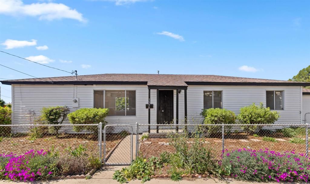 Image 4 of property listing at 1330 Goshen Street, San Diego, CA 92110