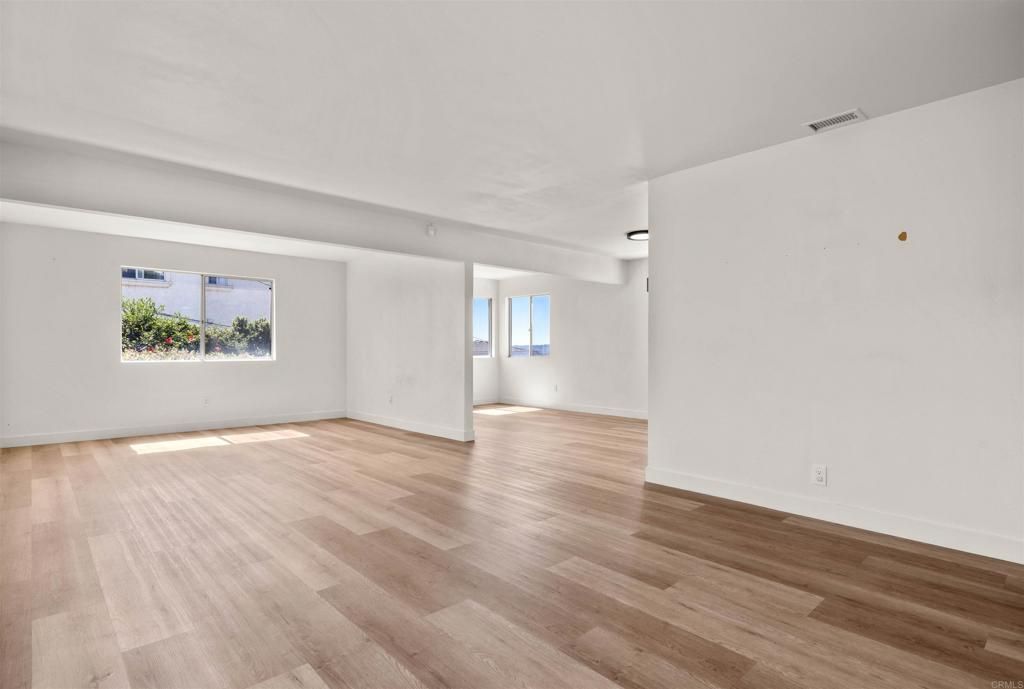 Image 5 of property listing at 1330 Goshen Street, San Diego, CA 92110