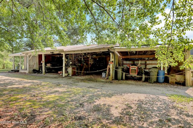 353 Old Savannah Road, Burgaw, NC 28425