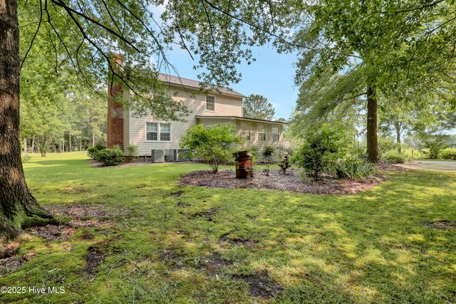 353 Old Savannah Road, Burgaw, NC 28425
