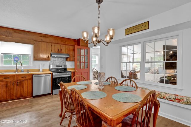 353 Old Savannah Road, Burgaw, NC 28425