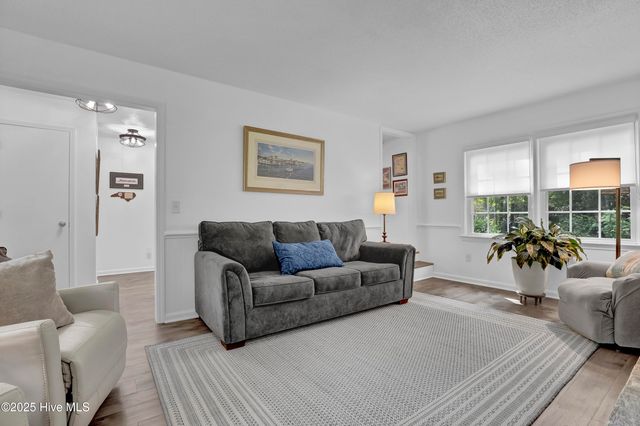353 Old Savannah Road, Burgaw, NC 28425