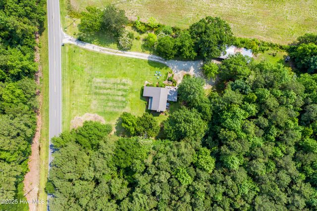 353 Old Savannah Road, Burgaw, NC 28425
