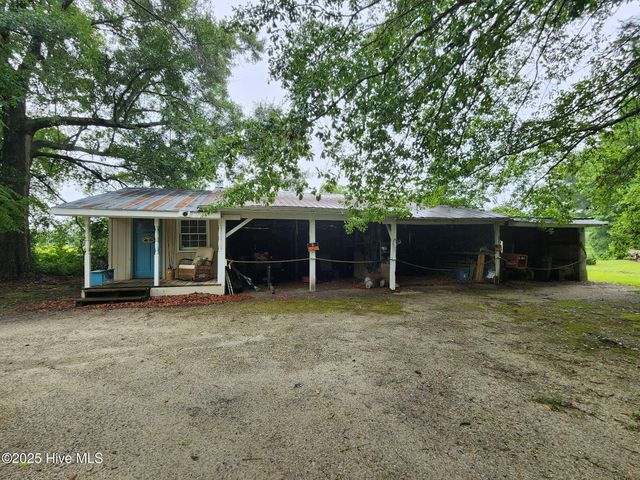 353 Old Savannah Road, Burgaw, NC 28425