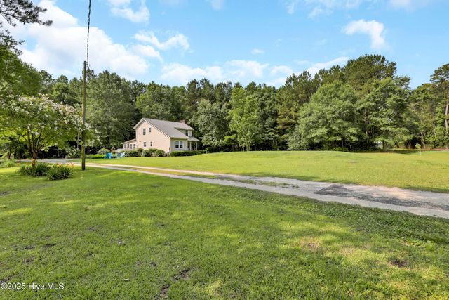 353 Old Savannah Road, Burgaw, NC 28425
