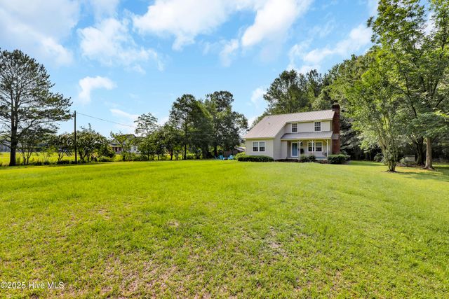 353 Old Savannah Road, Burgaw, NC 28425