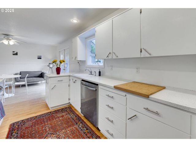 4426 Sw PENDLETON St, Portland, OR 97221