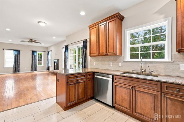 39 Hamilton Avenue, Edison, NJ 08820
