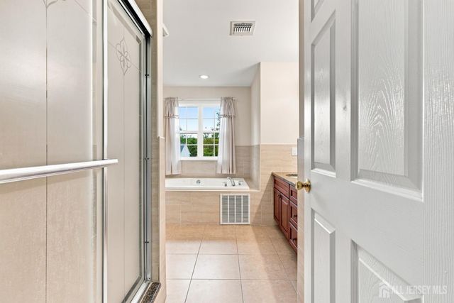 39 Hamilton Avenue, Edison, NJ 08820