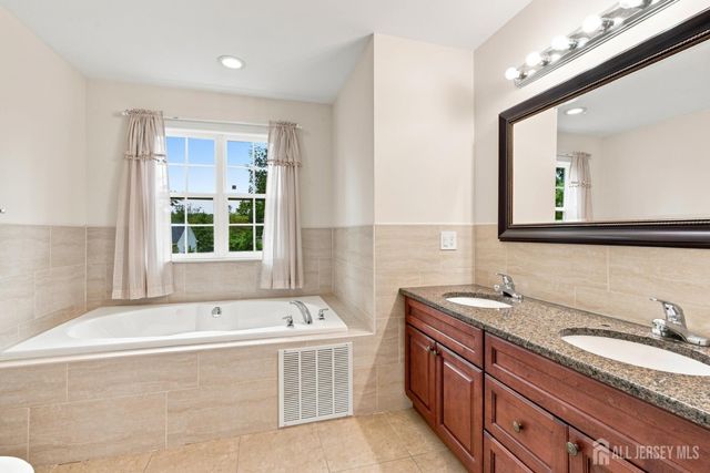 39 Hamilton Avenue, Edison, NJ 08820