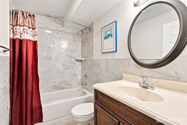 39 Hamilton Avenue, Edison, NJ 08820
