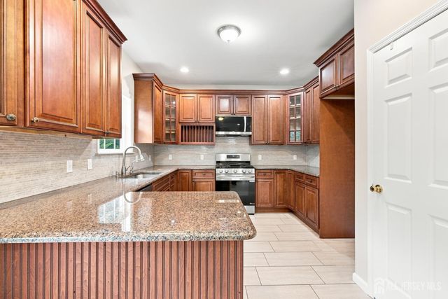 39 Hamilton Avenue, Edison, NJ 08820