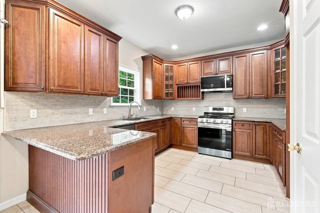 39 Hamilton Avenue, Edison, NJ 08820