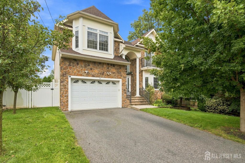 39 Hamilton Avenue, Edison, NJ 08820