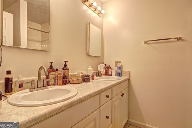 241 E Ash Street, Social Circle, GA 30025