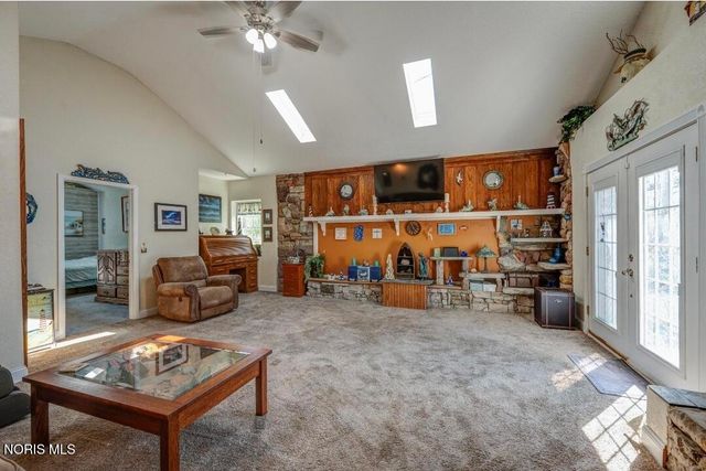 8010 Hill Avenue, Holland, OH 43528