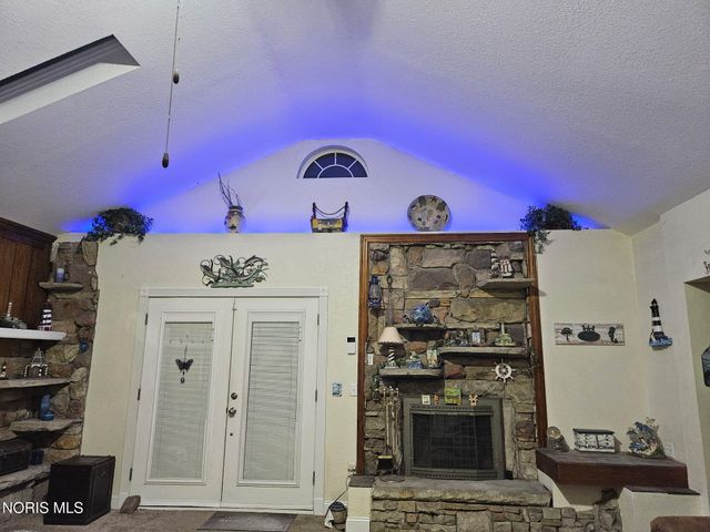 8010 Hill Avenue, Holland, OH 43528