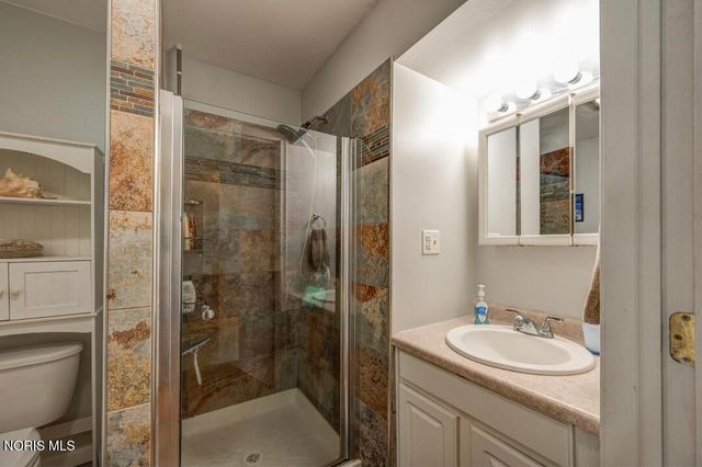 8010 Hill Avenue, Holland, OH 43528